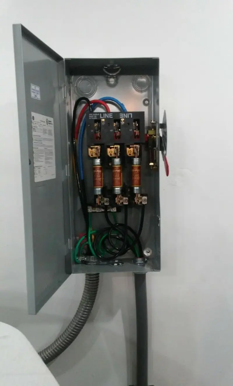 Three-phase disconnect switch installed for Smoke Detector Installation in Fishersville